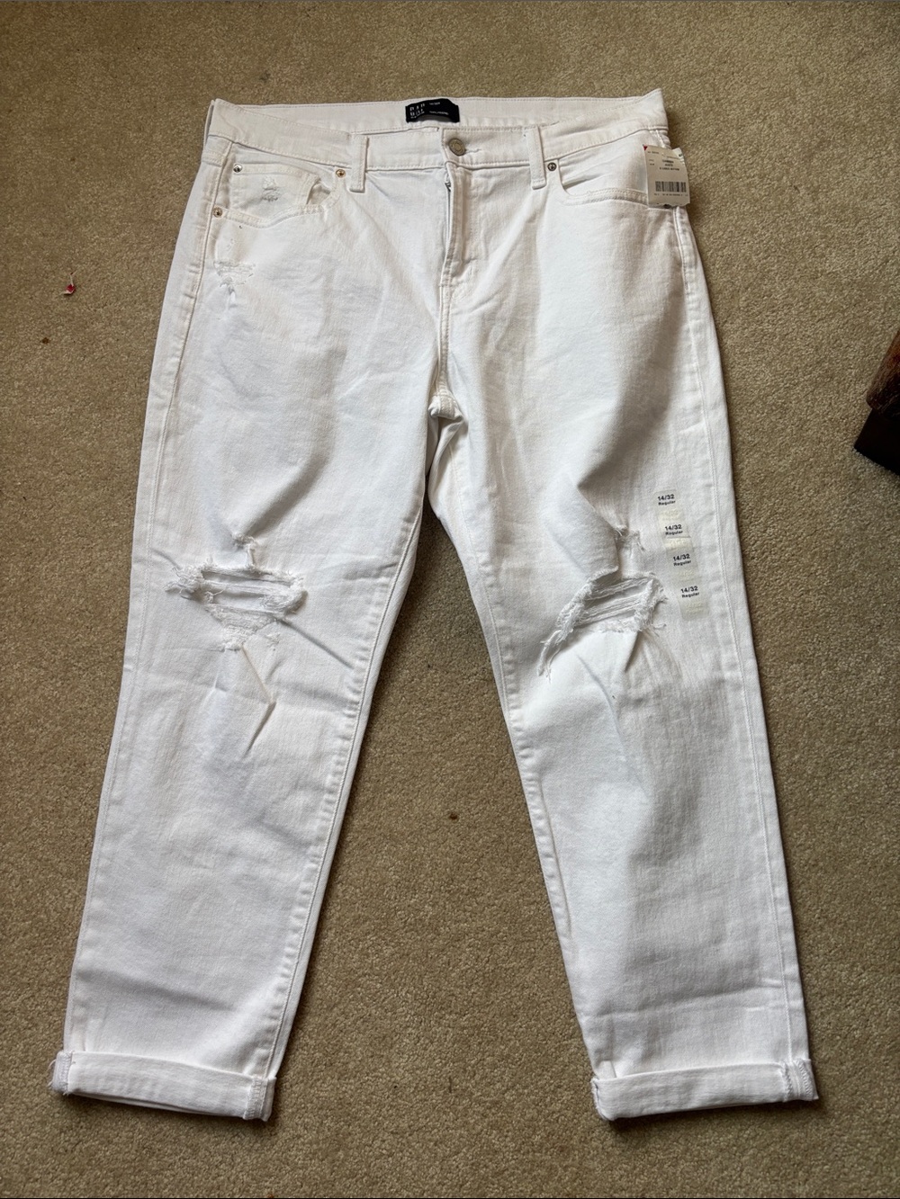GAP White Distressed Women’s girlfriend Jeans